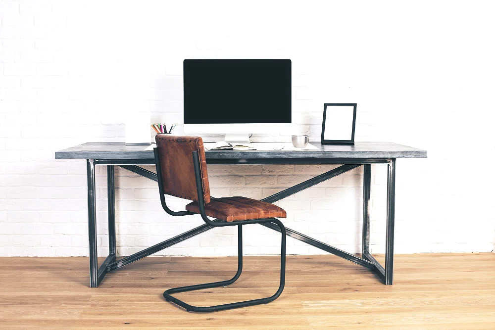 Ergonomia w biurze i Home Office – jak dobrać fotel i biurko do wielogodzinnej pracy?